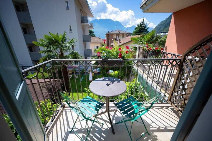Chambre d’hôte pour 3 personnes, avec vue sur le lac et jardin ainsi que vue et balcon à Riva del Garda - 2