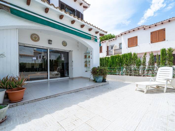 Location de vacances pour 6 personnes, avec piscine ainsi que jardin et terrasse, animaux acceptés à El Vendrell - 4