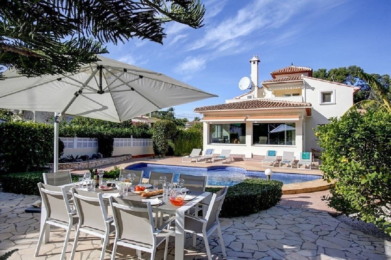 Villa "Angelina Del Mar" con piscina privada, balcón y Wi-Fi in Dénia, Costa Blanca