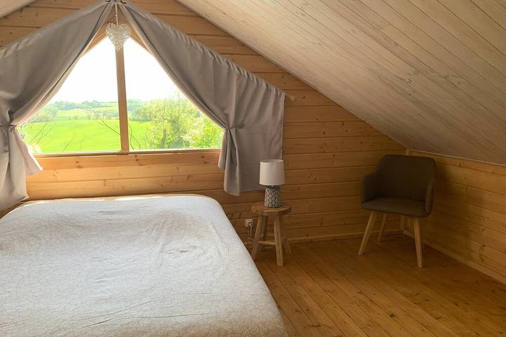 Gîte pour 4 personnes, avec terrasse ainsi que jardin et piscine dans Sajas - 2