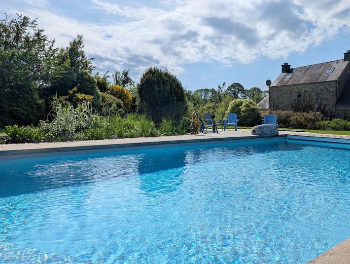 Gîte pour 4 personnes, avec piscine et jardin à Treffléan - 3