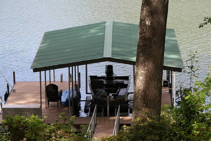 Vacation rental for 10 people, with balcony in Lake Keowee