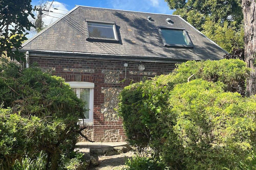 Charming little house with private terrace in the center of town. in Rouen, Rouen und Umgebung