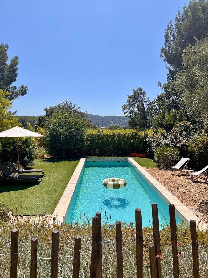 Chambre d’hôte pour 2 personnes, avec Terrasse et Jardin ainsi que Piscine et Vue