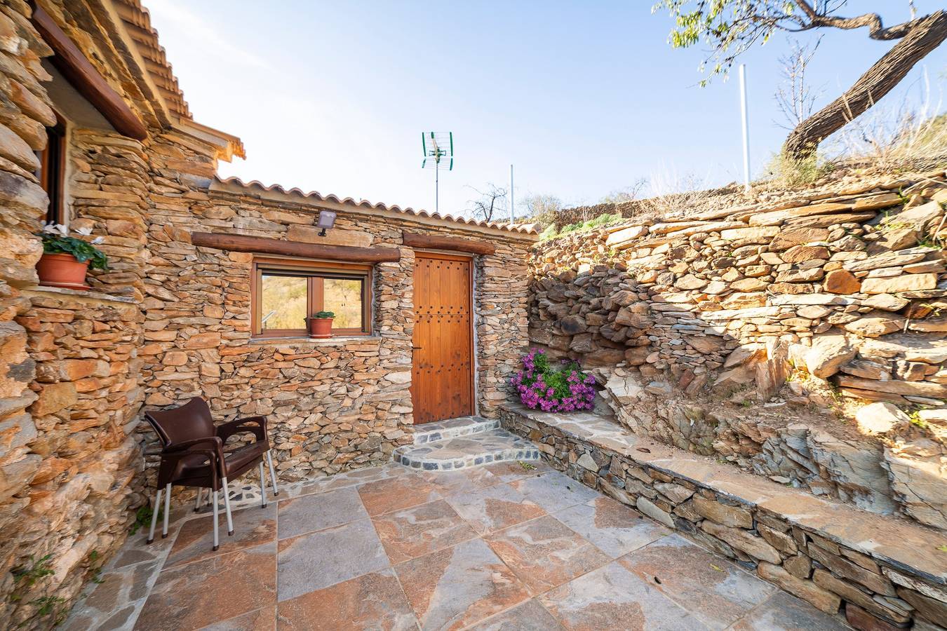 Appartement dans l'hôtel 'Yerbaluisa' avec vue sur les montagnes in Laroya, Province d'Almería
