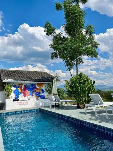 Auberge pour 2 personnes, avec terrasse ainsi que piscine et jardin à Pai