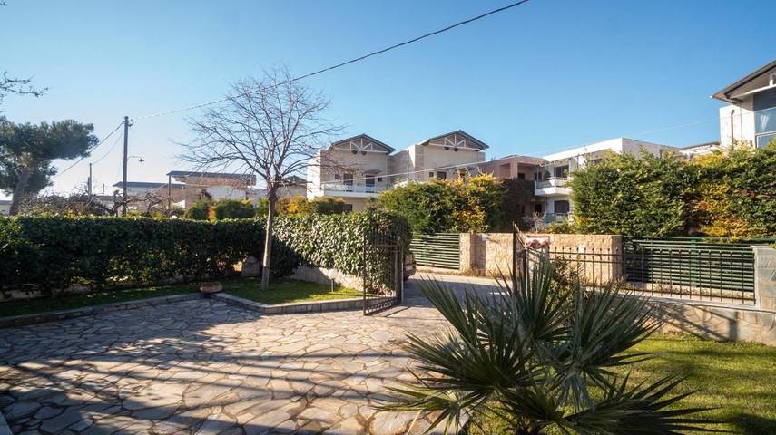 Location de vacances pour 5 personnes, avec jardin et vue dans Portes