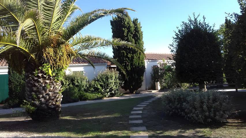 Casa vacacional «Le Repos Marin» con piscina compartida, terraza privada y jardín común in Saint-Georges-d'Oléron, Côte de Beauté