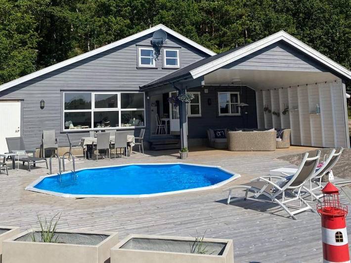 Vacation house for 10 people, with Terrace and Pool in Norway