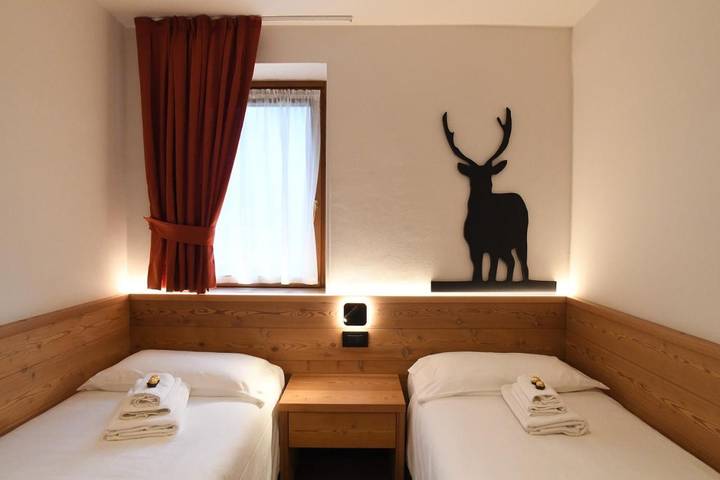 Location de vacances pour 3 personnes, avec vue et jardin à Carisolo - 3