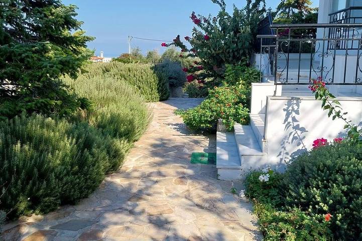 De Drie Grace - Villa Met Zwembad in Prassas, Iraklio-Heraklion en omgeving