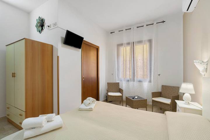 Room 'Demetra Malophoros - 13' with Shared Terrace, Wi-Fi and Air Conditioning in Marinella (Sicily), Castelvetrano (Municipality)