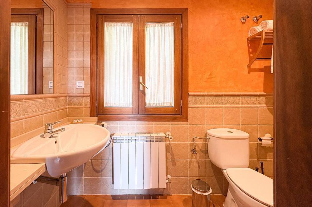 Entire apartment, At Casa El Lago - Apartment for 2 to 4 people in a unique setting in Guijo de Coria, Cáceres Region
