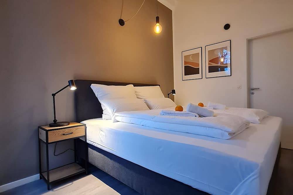 Penthouse in Waterfront Villa Including Wifi Parking Balcony Netflix in Wildau, Dahme-Seengebiet