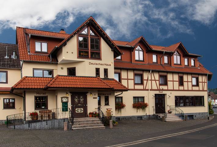 Hotel Restaurant Landgasthof Deutsches Haus - Doppelzimmer mit Frühstück in Bermuthshain, Grebenhain
