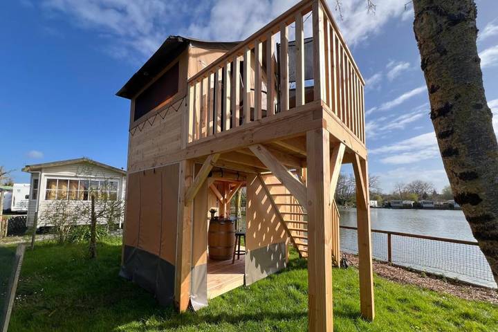 Camping pour 2 personnes, avec Balcon et Terrasse ainsi que Jardin et Vue sur le lac