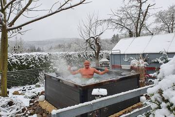 Ferienwohnung für 4 Personen, mit Whirlpool und Pool sowie Balkon und Garten in Bad Kissingen