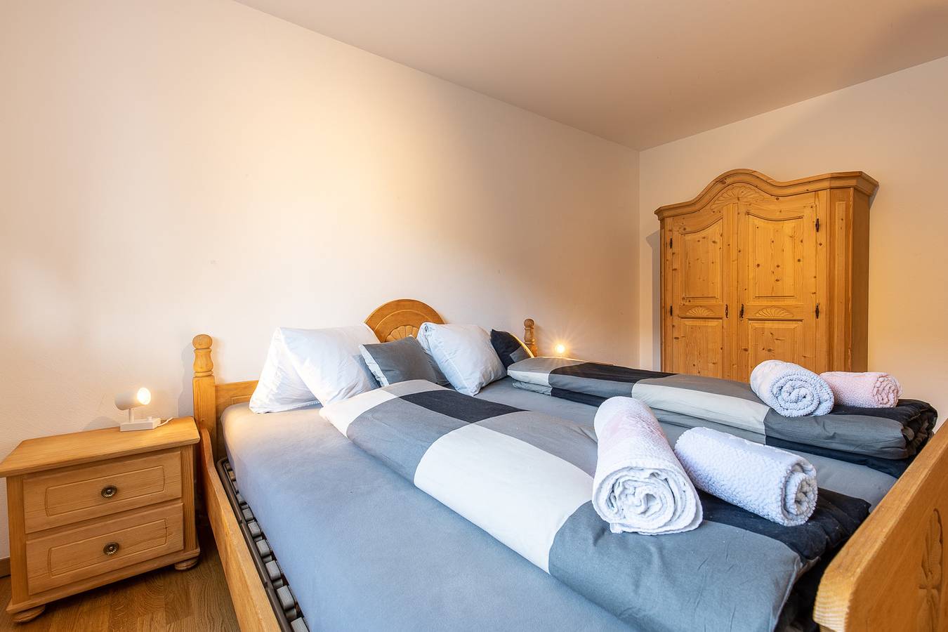 Ganze Wohnung, La Stüvetta: Moderne, qualitativ hochstehend ausgebaute 2.5 Zimmerwohnung direkt bei der Bergbahn Motta Naluns in Scuol, Unterengadin