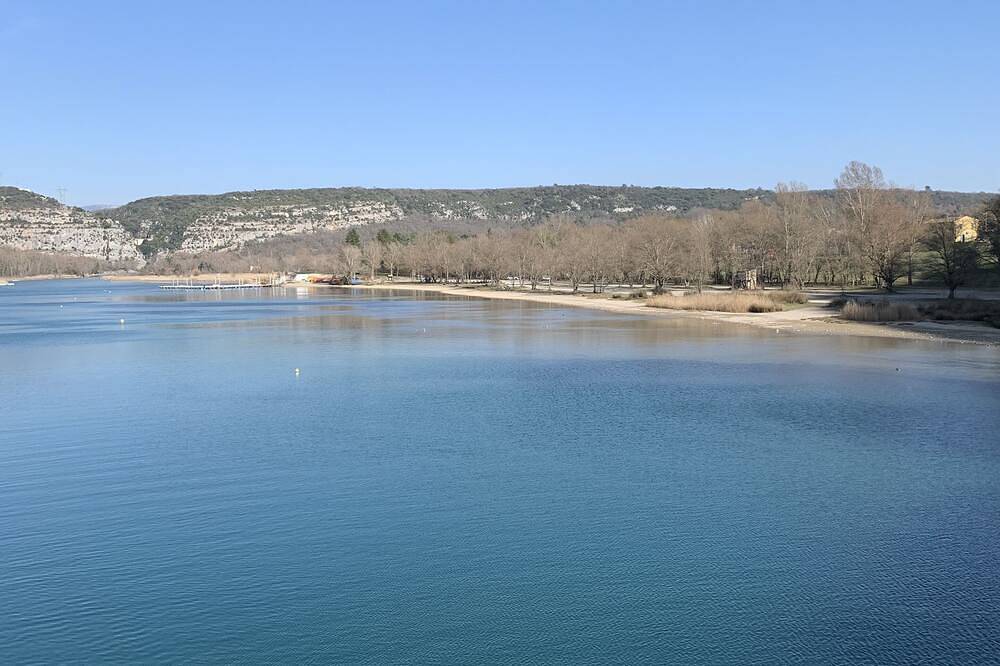 Rent mobile home at the foot of the gorges du verdon in Lac de Quinson, Quinson