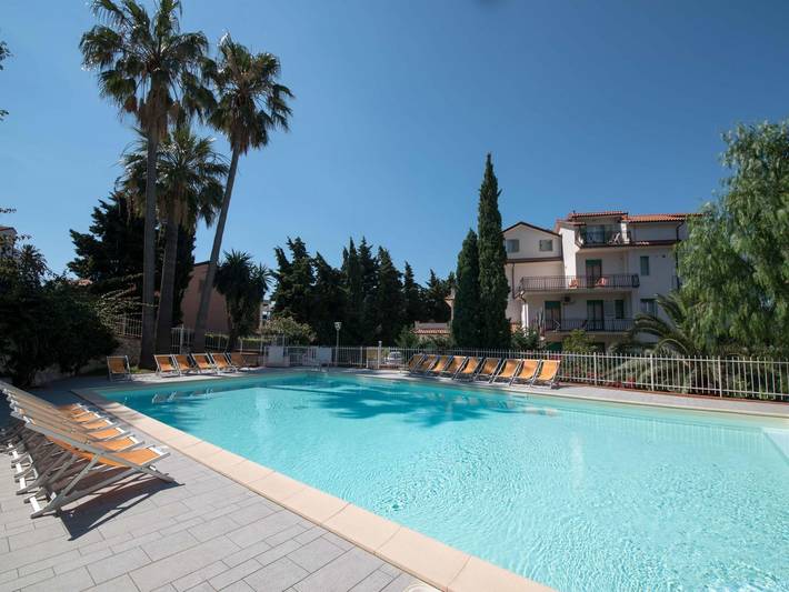 Ferienwohnung für 2 Personen, mit Balkon und Terrasse sowie Garten und Pool