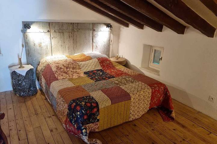 Location de vacances pour 2 personnes, avec jardin et terrasse à Roche-Saint-Secret-Béconne - 2