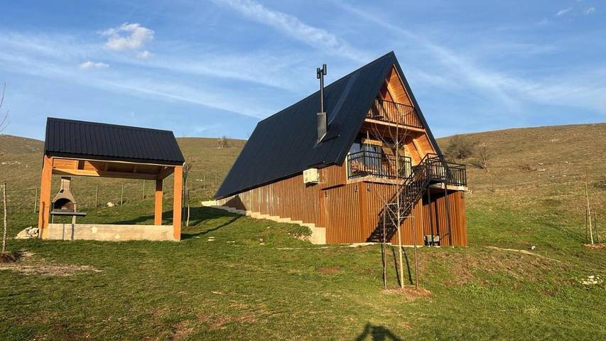 Chalet für 5 Personen, mit Ausblick und Sauna sowie Terrasse und Garten, mit Haustier in Montenegro - 2