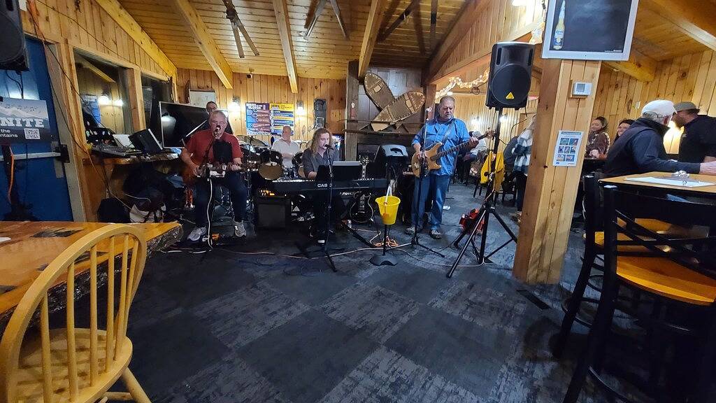 Alpine Retreat 1000' from amenities in Campton, Grafton County