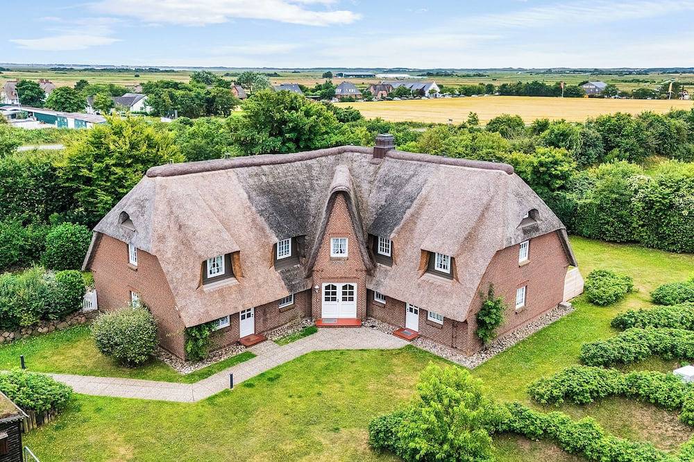 Ganze Wohnung, Ferienwohnung Reethüüs in Keitum auf Sylt unter Reet mit Terrasse & Strandkorb in Keitum, Sylt (Gemeinde)