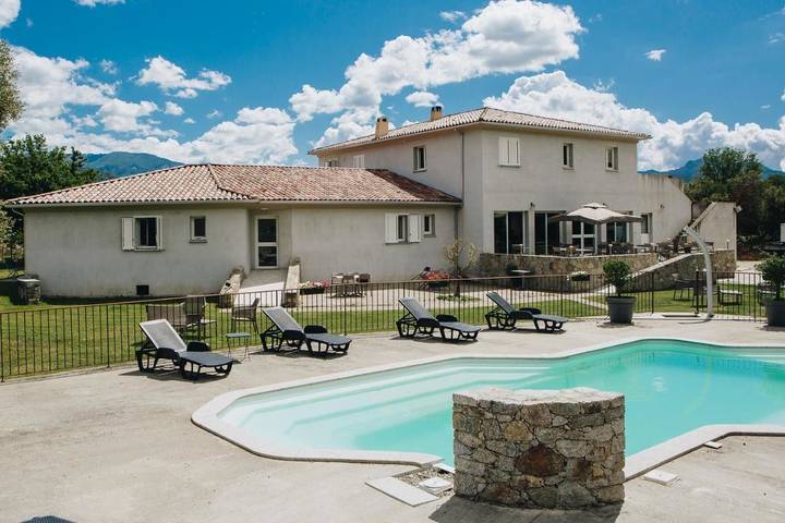 Location de vacances pour 2 personnes, avec vue ainsi que jardin et piscine à Corte - 4