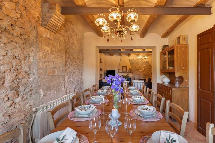 Casa rural 'Cal Cabrer' con vistas a la montaña, piscina privada y Wi-Fi in San Jaime dels Domenys, Penedes DO