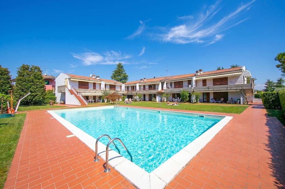 Ganze Wohnung, Cinzia Apartment am Strand - Pool, Garage & Terrasse, Sirmione, Italien in Colombare, Sirmione