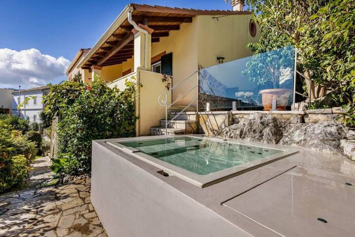 Villa voor 4 personen, with Balkon and Terras as well as Tuin in Kassiopi
