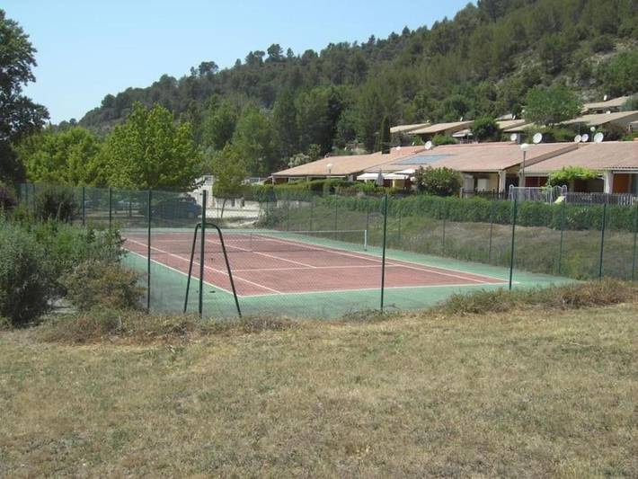 Location de vacances pour 4 personnes, avec terrasse ainsi que vue et piscine à Saint-Martin-de-Brômes - 4