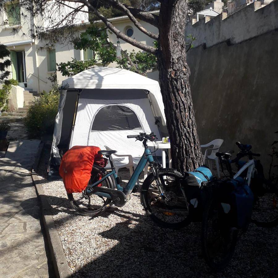 Deux tentes confortables dans un joli jardin idéalement situé in Sète, Côte méditerranéenne (France)