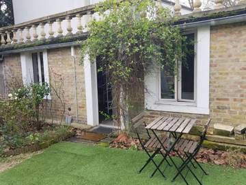 Gîte pour 2 personnes, avec jardin à Louveciennes