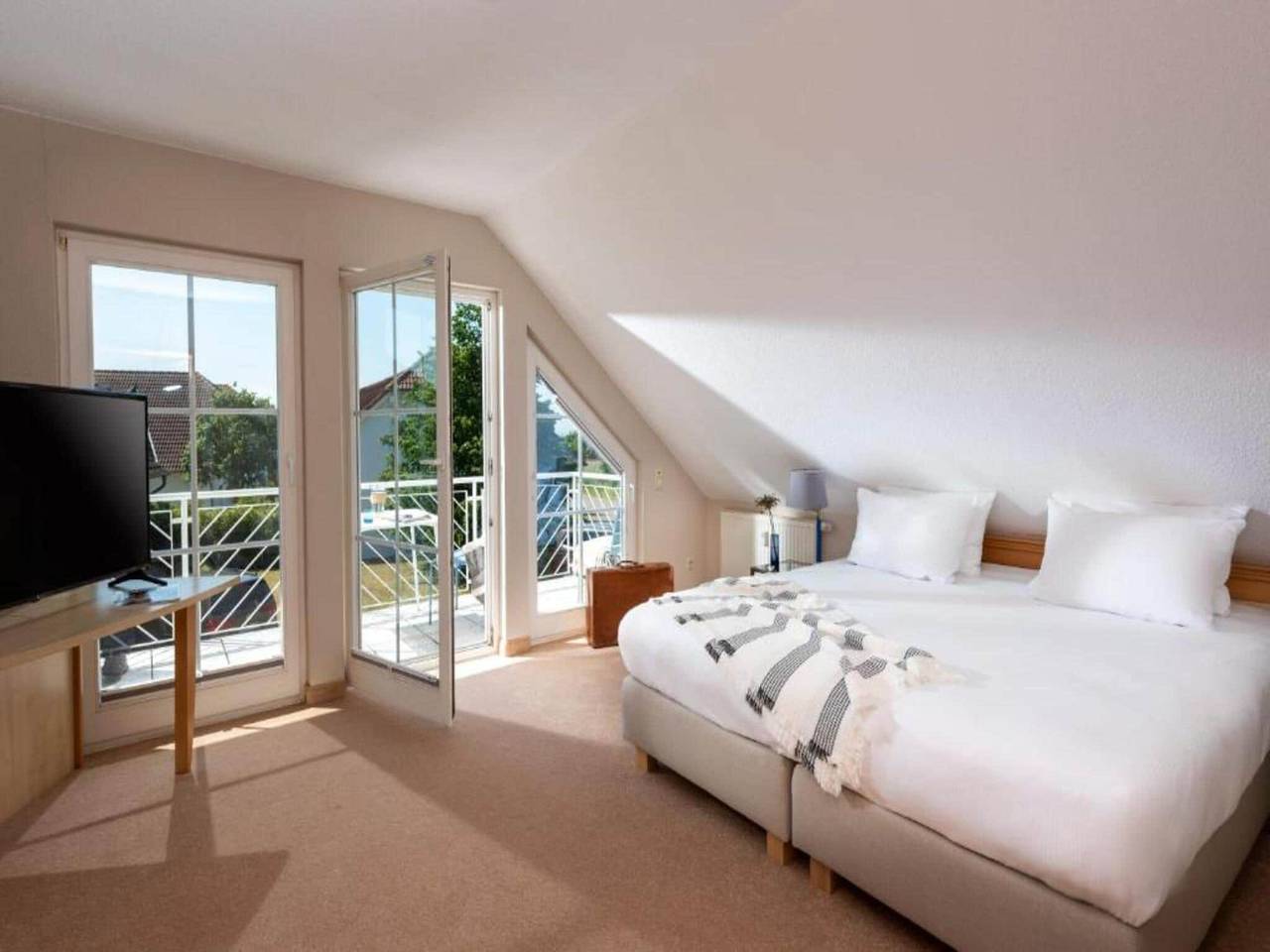 Ganze Wohnung, Sunday Resort Rügen Apartment mit 4 Schlafzimmern in Neddesitz, Sagard