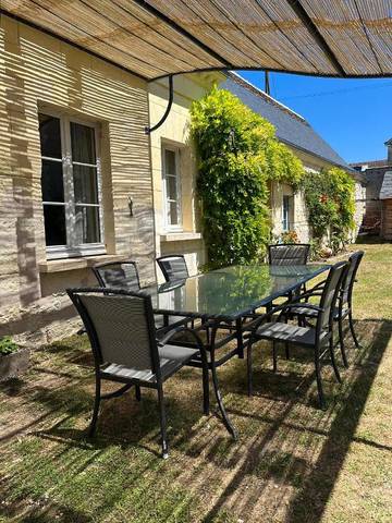 Gîte pour 6 personnes, avec jardin à Benais