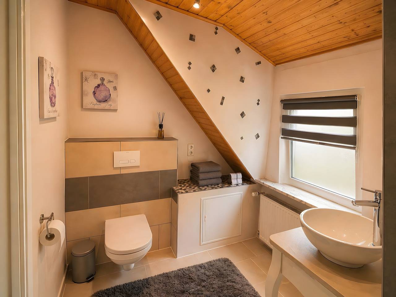 Hel lejlighed, Maisonette Apartment at the Loreley for 6–8 Guests – Direct Rhine View, Sauna & Fireplace in Sankt Goarshausen, Middlerhine