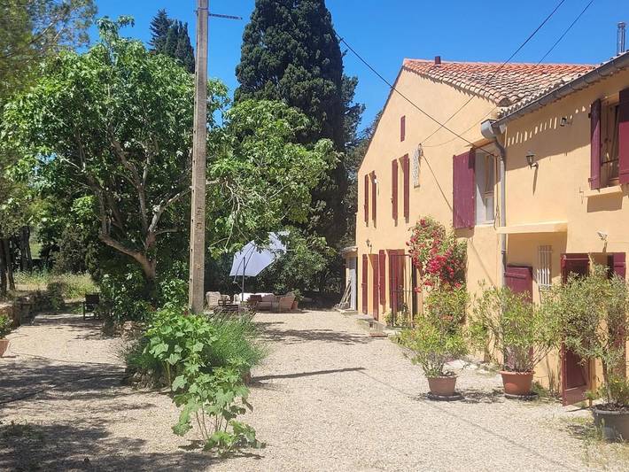 Location de vacances pour 8 personnes, avec vue ainsi que jardin et piscine à Aigne - 2
