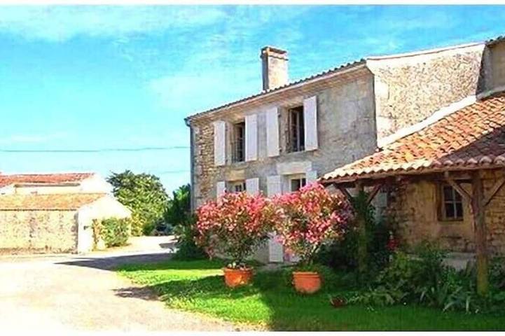 Location de vacances pour 10 personnes, avec Jardin à Saint-Hilaire-de-Villefranche