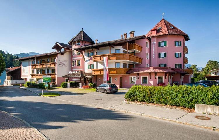 Hotel für 4 Personen, mit Balkon und Terrasse sowie Whirlpool und Garten in Breitenwang