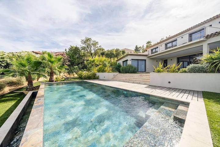 Villa pour 8 personnes, avec vue ainsi que jardin et piscine à Sainte-Maxime - 4