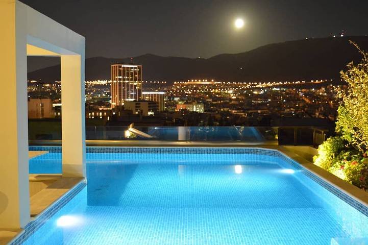 Vacation rental for 7 people, with balcony and hot tub in Greece
