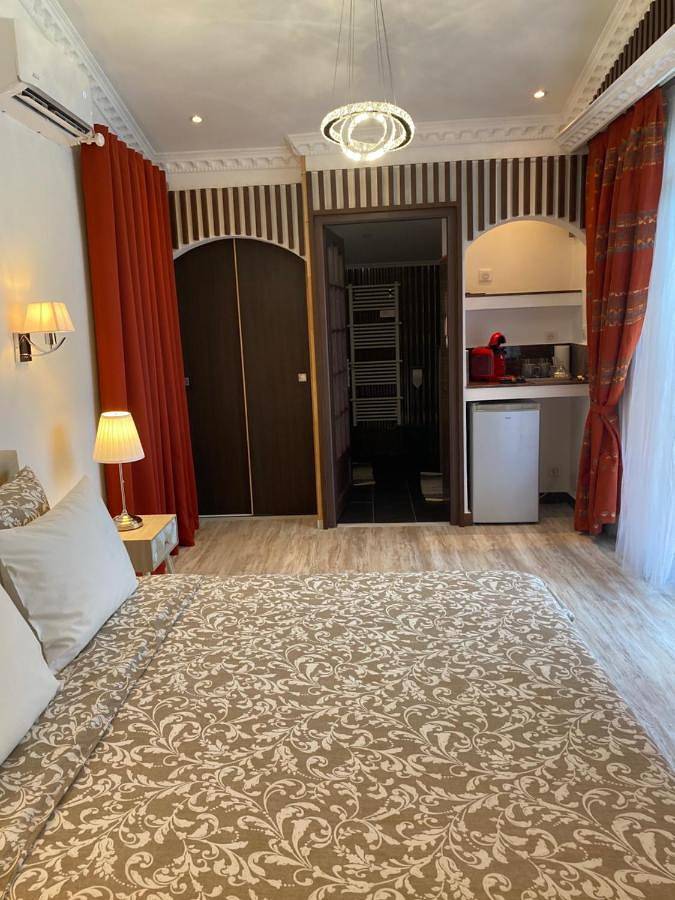 Gîte pour 2 personnes, avec Balcon et Terrasse ainsi que Jardin et Piscine à Fourques - 4