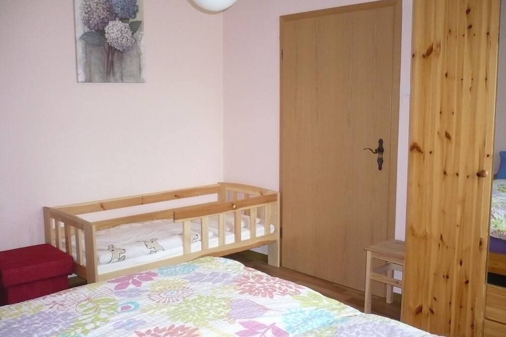 Ganze Wohnung, Ruhig gelegene familienfreundliche Ferienwohnung im denkmalgeschützten Haus in Quitzdorf am See, Oberlausitz-Niederschlesien
