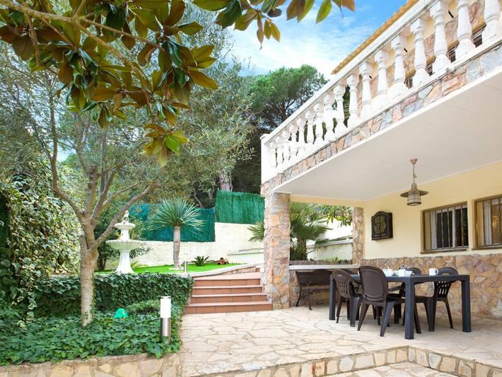 Casa rural para 13 personas, con terraza, Se admiten mascotas en Lloret de Mar - 2