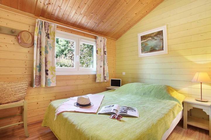 Pleasant chalet with covered terrace in Carnoux-en-Provence, Mediterranean Coast (France)