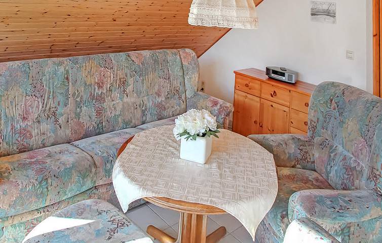Ganze Ferienwohnung, Sunny Beach Retreat mit Terrasse und Parkplatz in Klink, Müritz