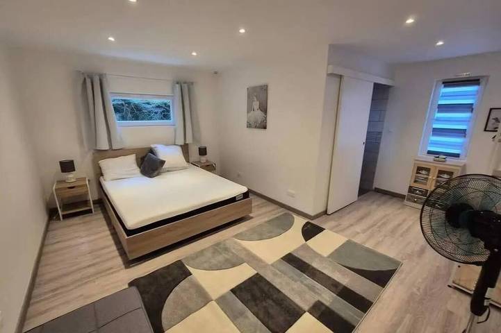 Location de vacances pour 6 personnes, avec terrasse ainsi que jardin et jacuzzi à Chassenon - 4