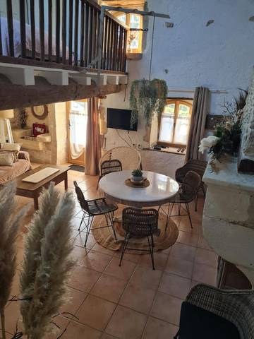 Gîte pour 4 personnes, avec jardin ainsi que piscine et vue, animaux acceptés à Taillant